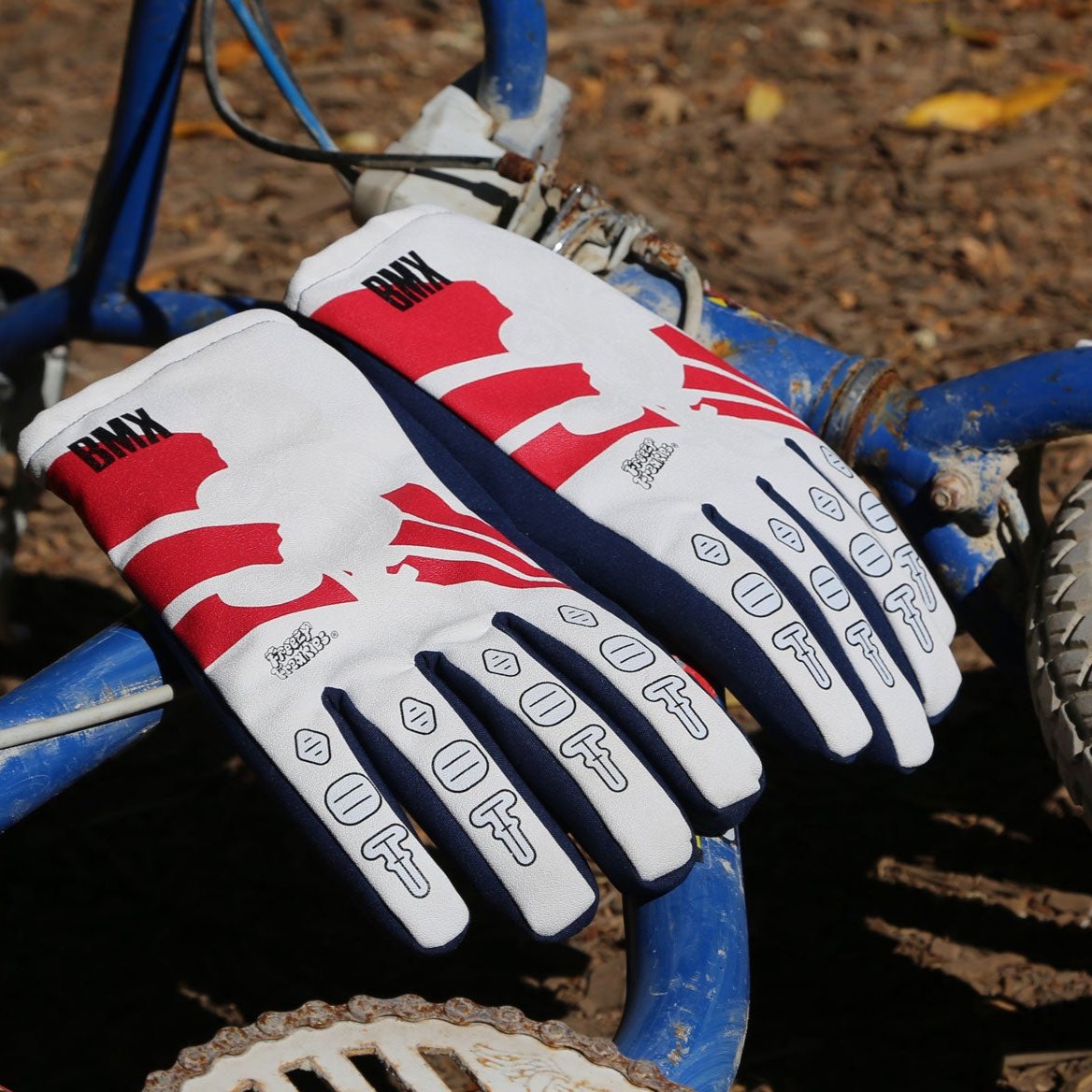 BMX Freezy Freakies are the raddest color-changing biking glove ever made