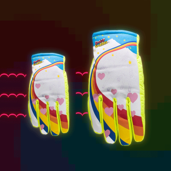 Unicorn Freezy Freakies gloves have a pegacorn appear when it gets cold